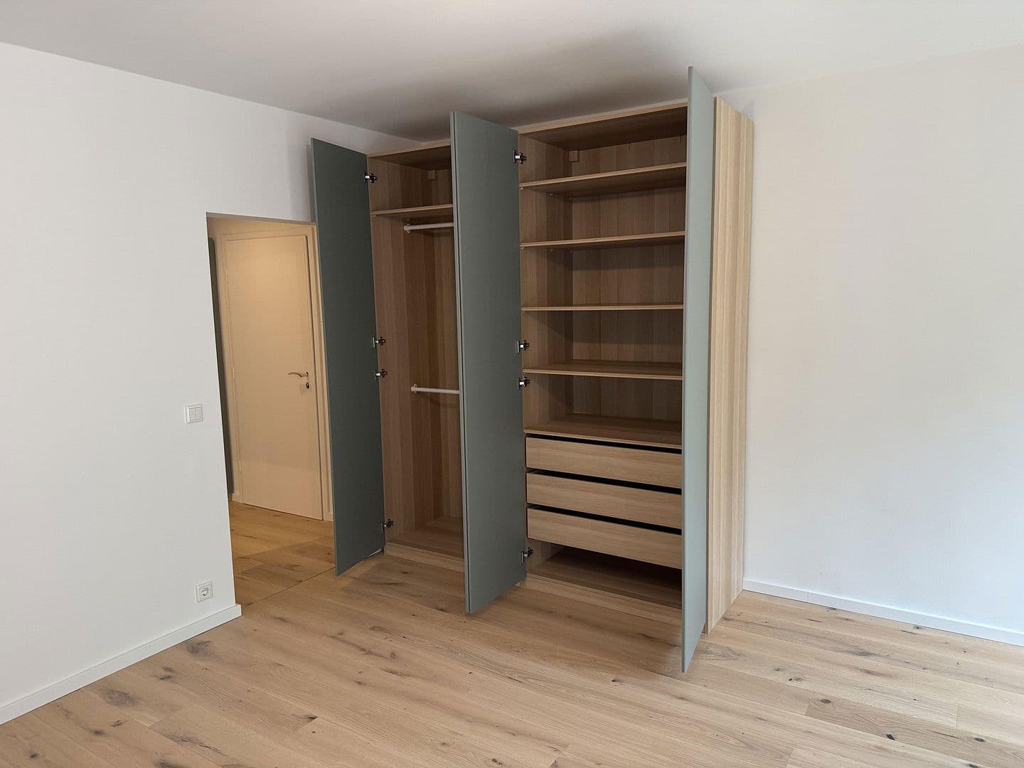 Pronájem bytu 1+1 44 m², Düsseldorf, Severní Porýní-Vestfálsko Pronájem bytu 1+1 44 m², Düsseldorf, Severní Porýní-Vestfálsko