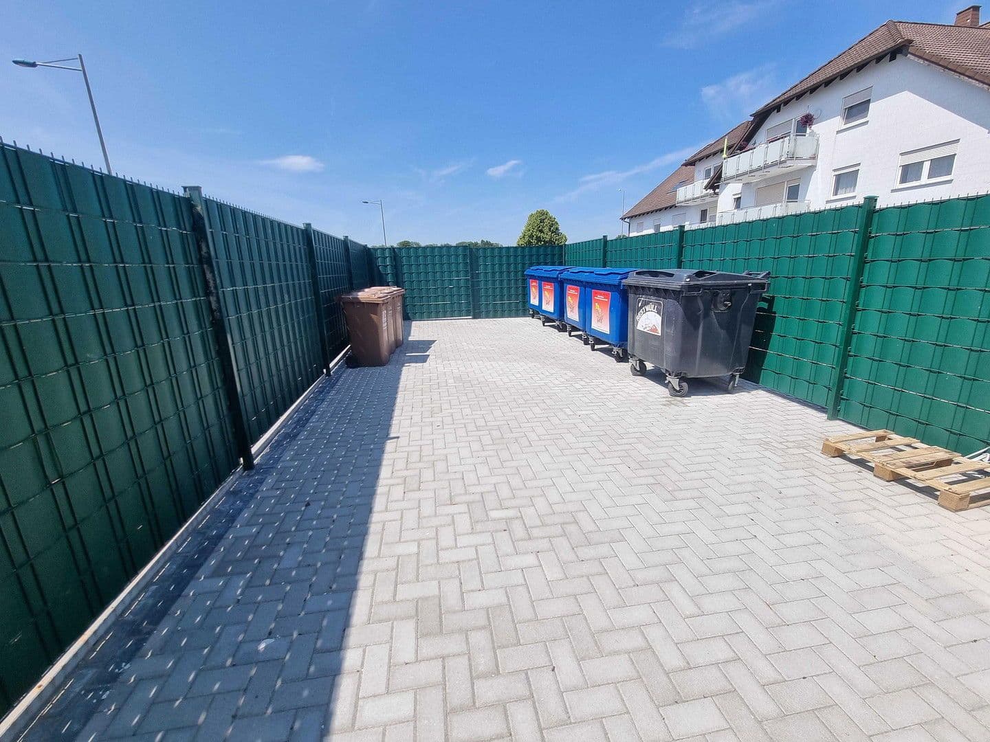 Prodej domu 2.677 m², pozemek 3.863 m², Seufzerweg 2-4, Ramstein-Miesenbach, Porýní-Falc Prodej domu 2.677 m², pozemek 3.863 m², Seufzerweg 2-4, Ramstein-Miesenbach, Porýní-Falc