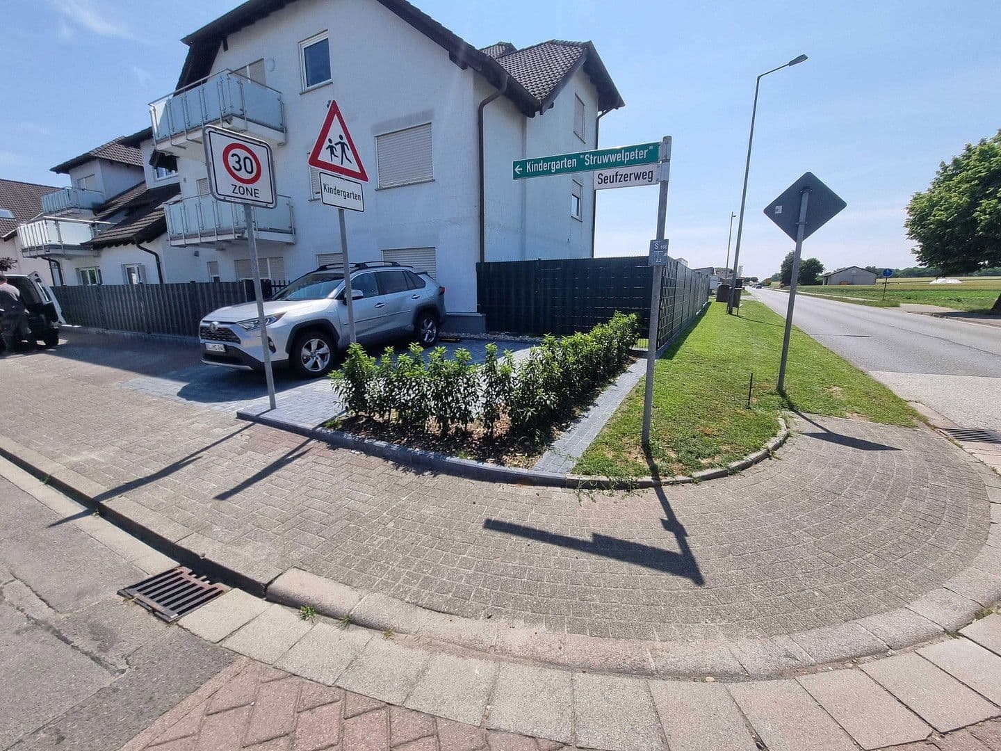 Prodej domu 2.677 m², pozemek 3.863 m², Seufzerweg 2-4, Ramstein-Miesenbach, Porýní-Falc Prodej domu 2.677 m², pozemek 3.863 m², Seufzerweg 2-4, Ramstein-Miesenbach, Porýní-Falc