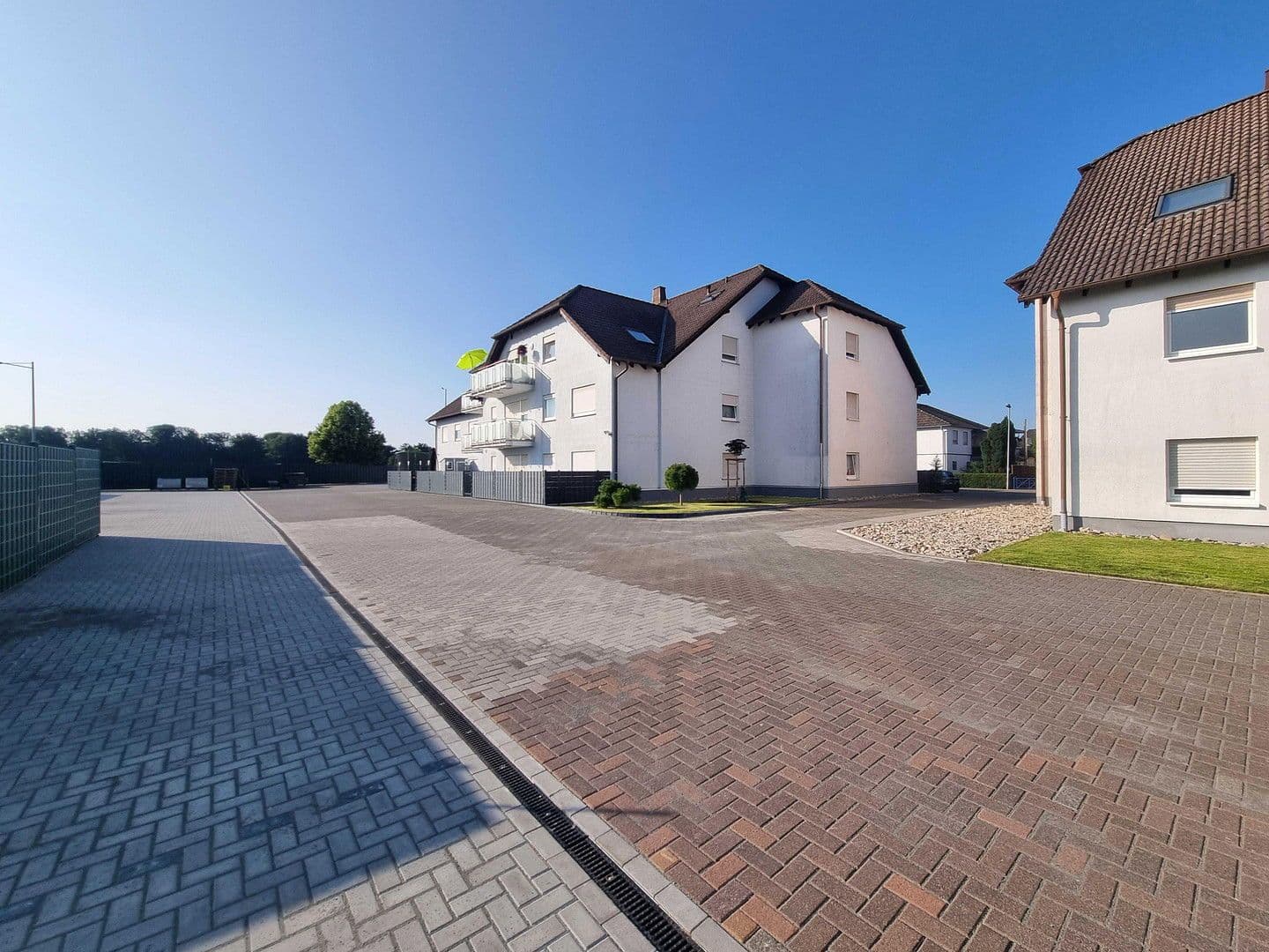 Prodej domu 2.677 m², pozemek 3.863 m², Seufzerweg 2-4, Ramstein-Miesenbach, Porýní-Falc Prodej domu 2.677 m², pozemek 3.863 m², Seufzerweg 2-4, Ramstein-Miesenbach, Porýní-Falc