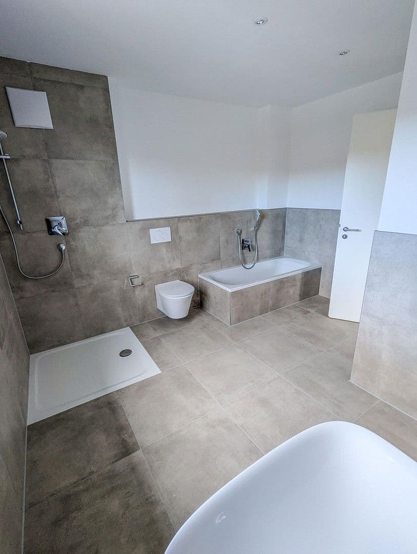 Pronájem domu 153 m², pozemek 381 m², Kirchdorfer Straße 58, Dettingen an der Iller, Bádensko-Württembersko Pronájem domu 153 m², pozemek 381 m², Kirchdorfer Straße 58, Dettingen an der Iller, Bádensko-Württembersko