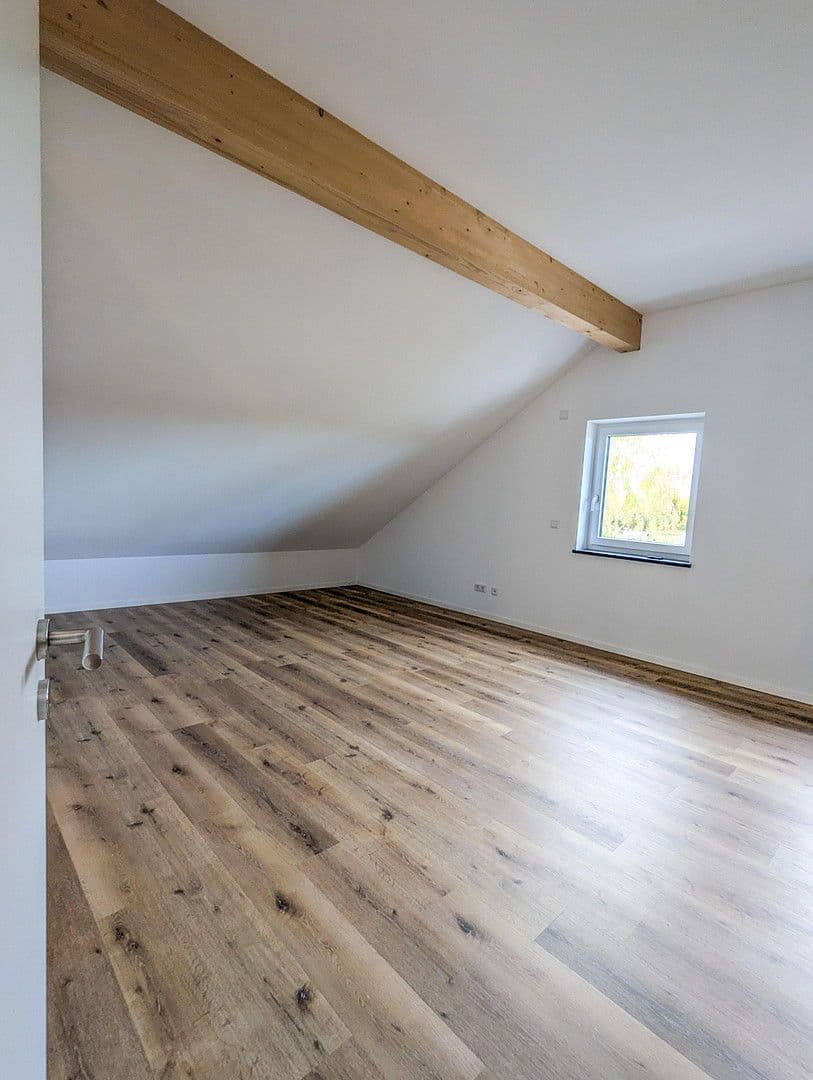 Pronájem domu 153 m², pozemek 381 m², Kirchdorfer Straße 58, Dettingen an der Iller, Bádensko-Württembersko Pronájem domu 153 m², pozemek 381 m², Kirchdorfer Straße 58, Dettingen an der Iller, Bádensko-Württembersko