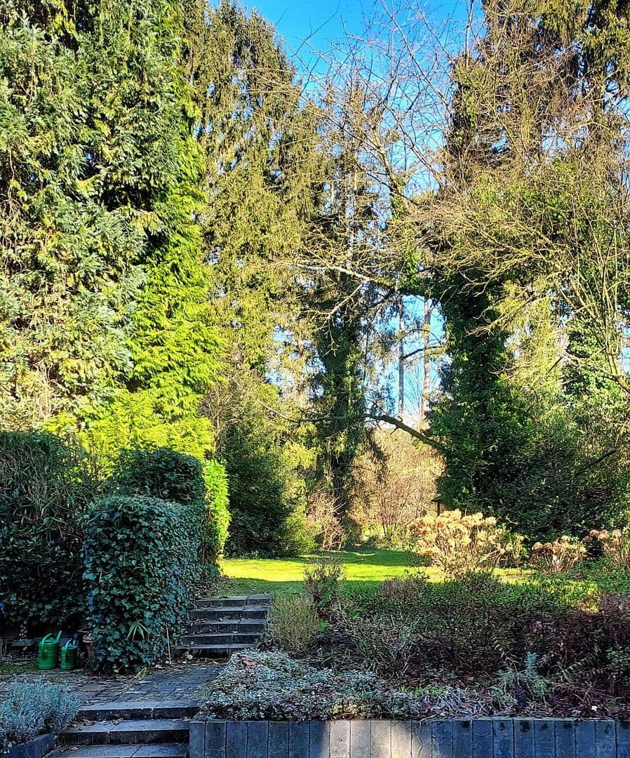 Prodej bytu 3+1 94 m², Düsseldorf, Severní Porýní-Vestfálsko Prodej bytu 3+1 94 m², Düsseldorf, Severní Porýní-Vestfálsko