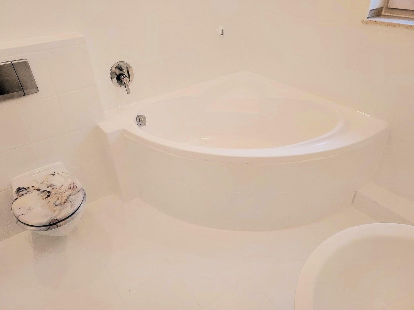 Prodej bytu 3+1 94 m², Düsseldorf, Severní Porýní-Vestfálsko Prodej bytu 3+1 94 m², Düsseldorf, Severní Porýní-Vestfálsko