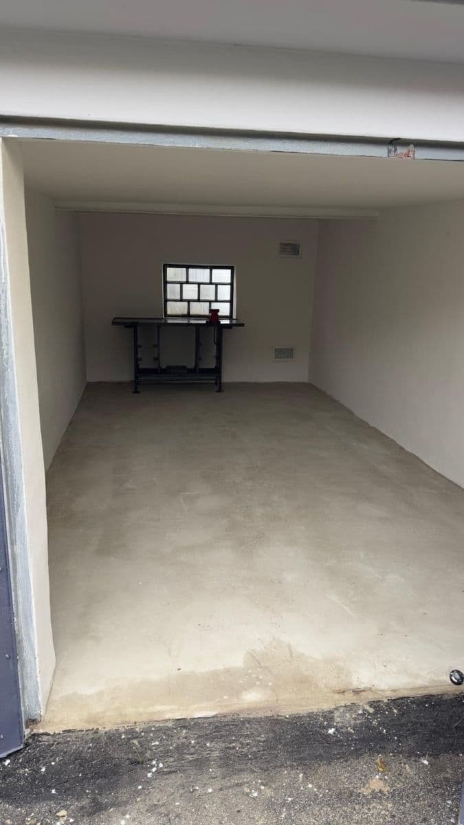 Pronájem garáže 20 m², Nedbalova, Děčín, Ústecký kraj Pronájem garáže 20 m², Nedbalova, Děčín, Ústecký kraj