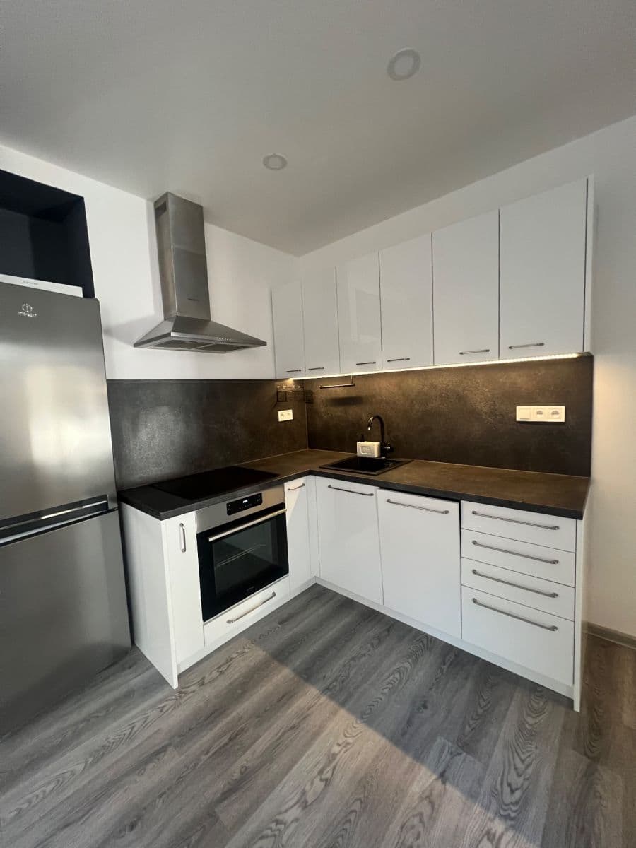 Pronájem bytu 2+kk 40 m², Šimáčkova, Brno, Jihomoravský kraj Pronájem bytu 2+kk 40 m², Šimáčkova, Brno, Jihomoravský kraj