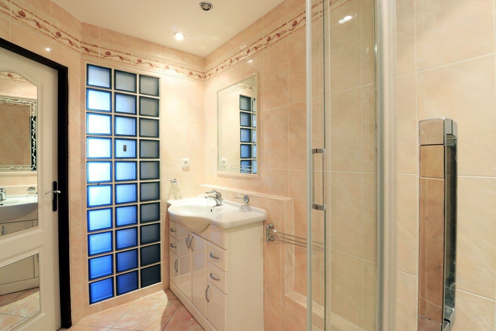 Pronájem bytu 3+1 75 m², Na Dolíkách, Slaný, Středočeský kraj Pronájem bytu 3+1 75 m², Na Dolíkách, Slaný, Středočeský kraj