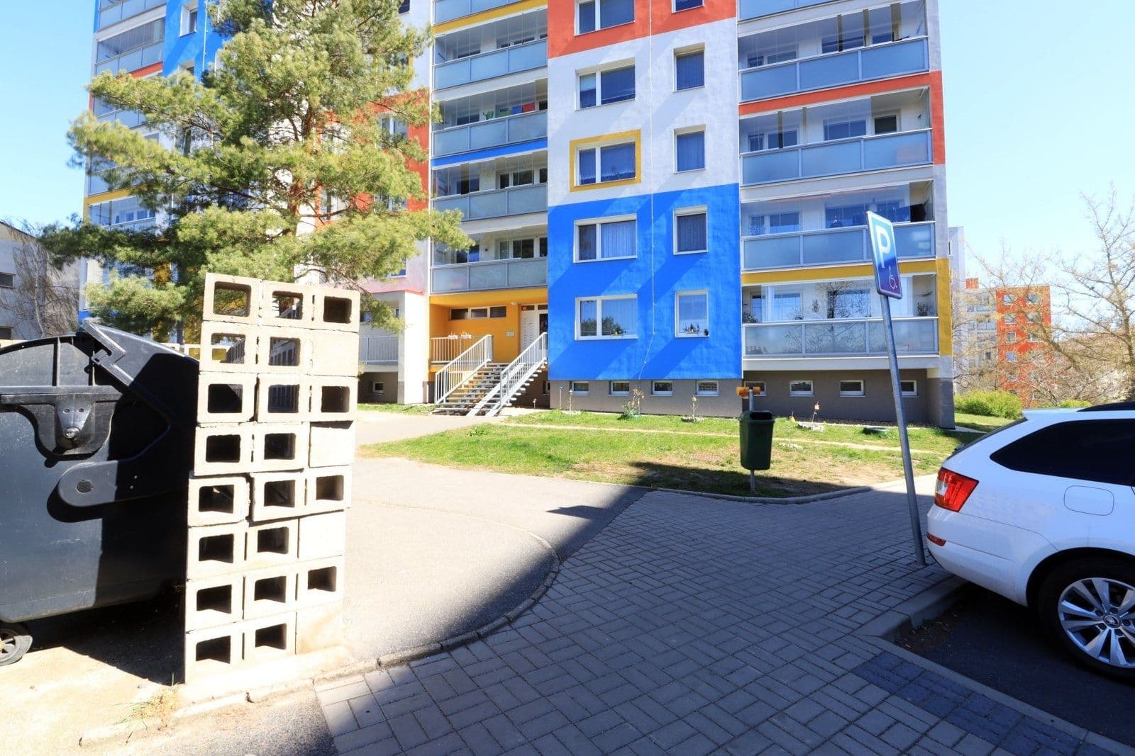 Pronájem bytu 3+1 75 m², Na Dolíkách, Slaný, Středočeský kraj Pronájem bytu 3+1 75 m², Na Dolíkách, Slaný, Středočeský kraj