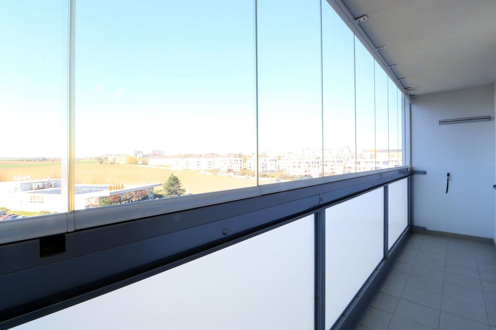 Pronájem bytu 3+1 75 m², Na Dolíkách, Slaný, Středočeský kraj Pronájem bytu 3+1 75 m², Na Dolíkách, Slaný, Středočeský kraj