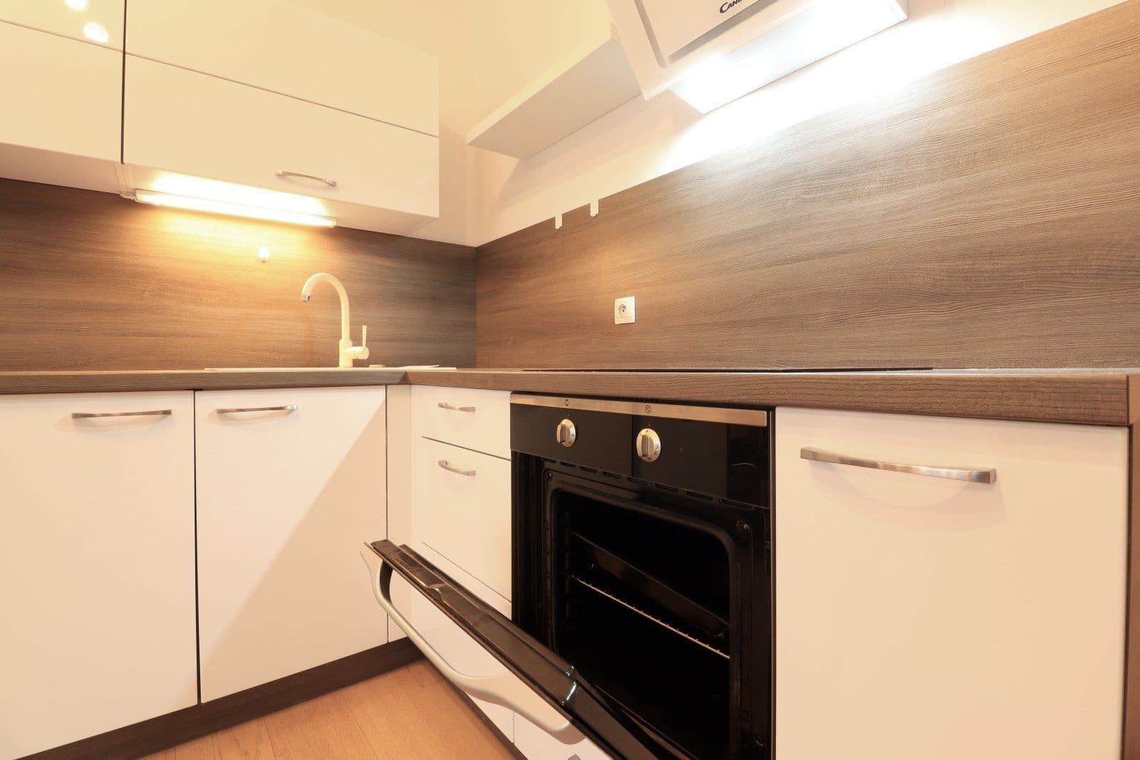 Pronájem bytu 2+kk 64 m², Devonská, Praha, Praha Pronájem bytu 2+kk 64 m², Devonská, Praha, Praha