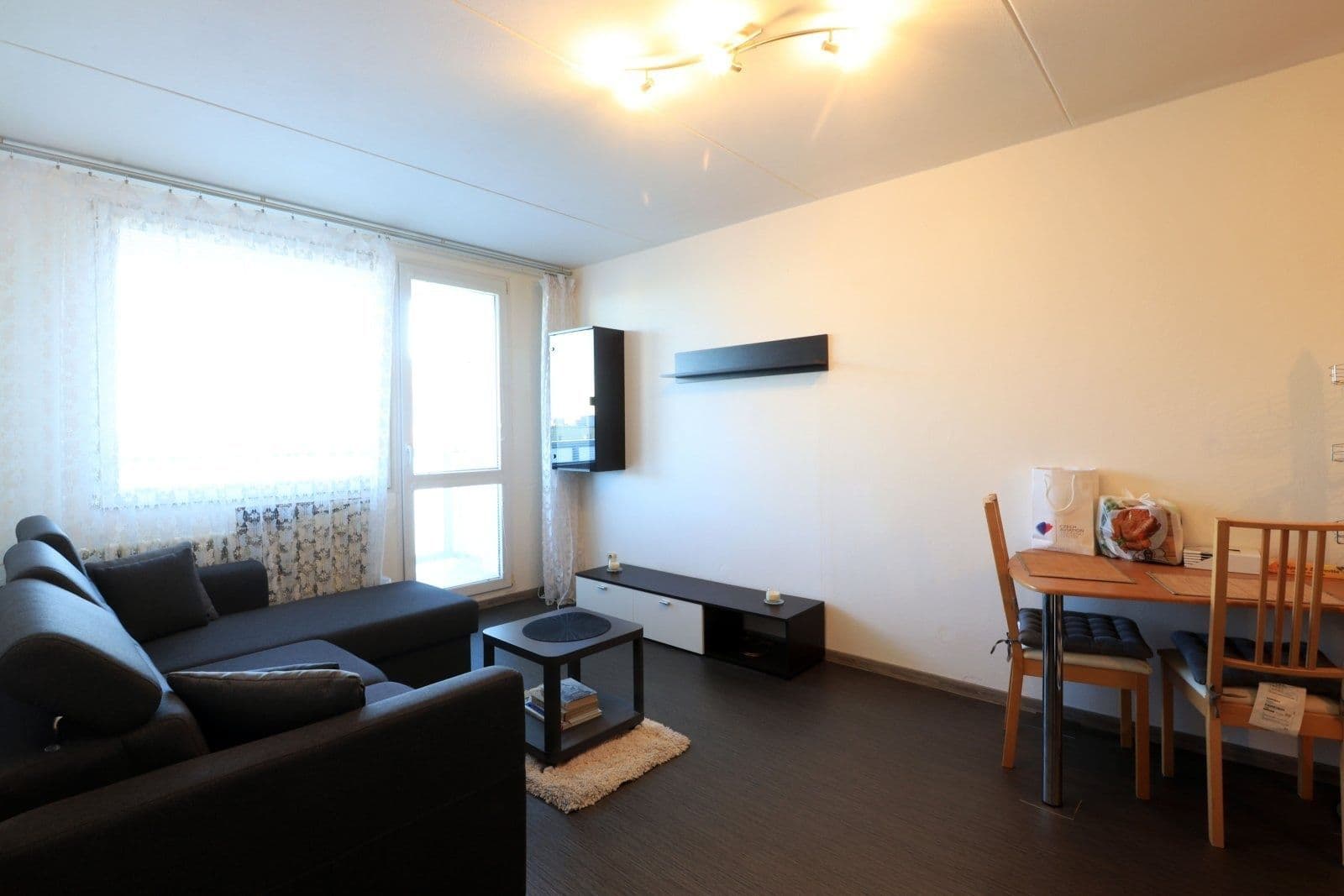 Pronájem bytu 2+kk 40 m², Jerevanská, Kladno, Středočeský kraj Pronájem bytu 2+kk 40 m², Jerevanská, Kladno, Středočeský kraj