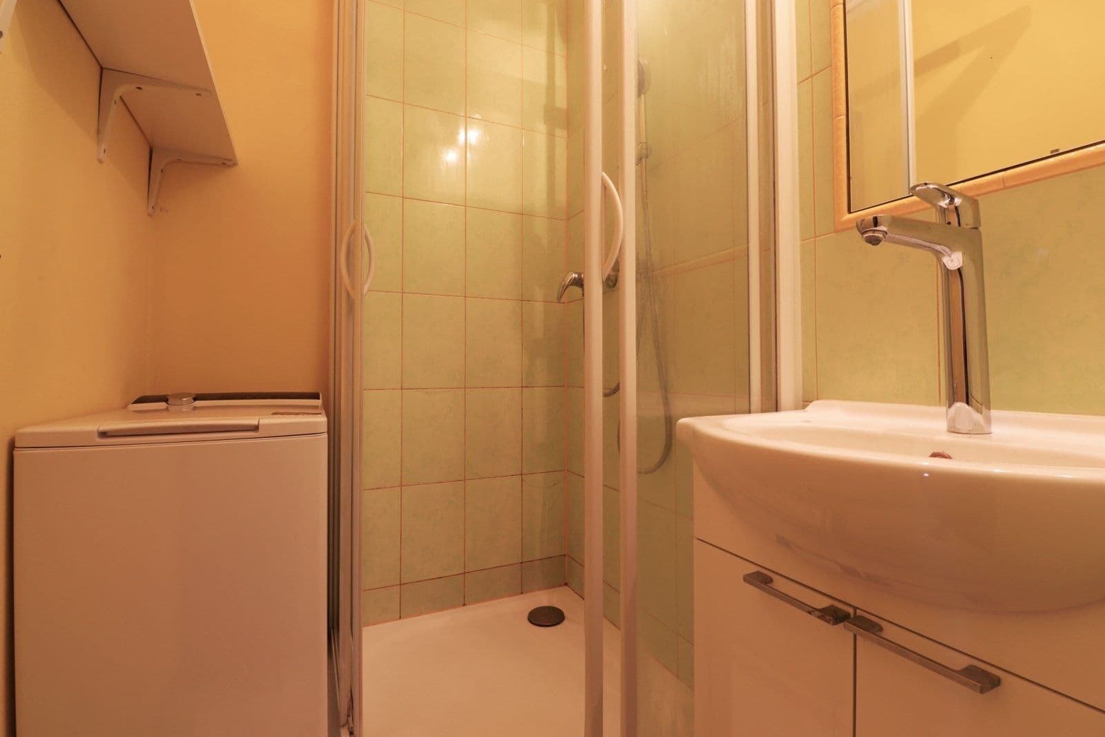 Pronájem bytu 2+kk 40 m², Jerevanská, Kladno, Středočeský kraj Pronájem bytu 2+kk 40 m², Jerevanská, Kladno, Středočeský kraj