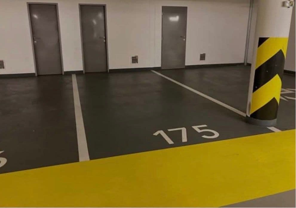 Pronájem garáže 15 m², Korunní, Praha, Praha Pronájem garáže 15 m², Korunní, Praha, Praha