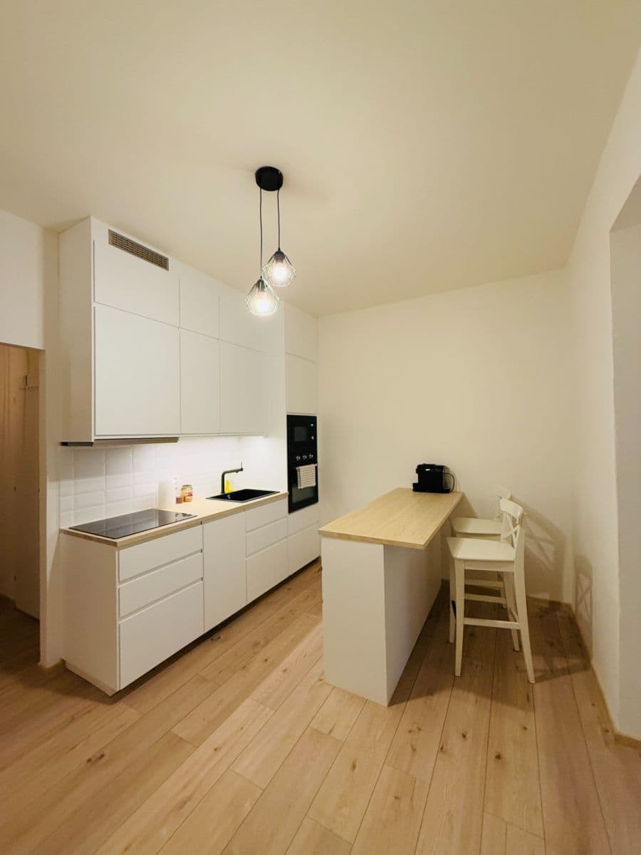 Pronájem bytu 1+1 46 m², Plzeňská, Praha, Praha Pronájem bytu 1+1 46 m², Plzeňská, Praha, Praha