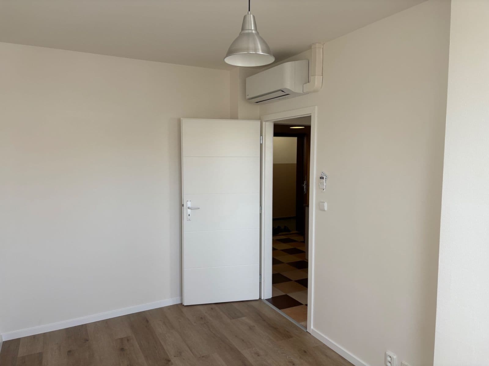Pronájem bytu 2+1 48 m², Komunardů, Praha, Praha Pronájem bytu 2+1 48 m², Komunardů, Praha, Praha