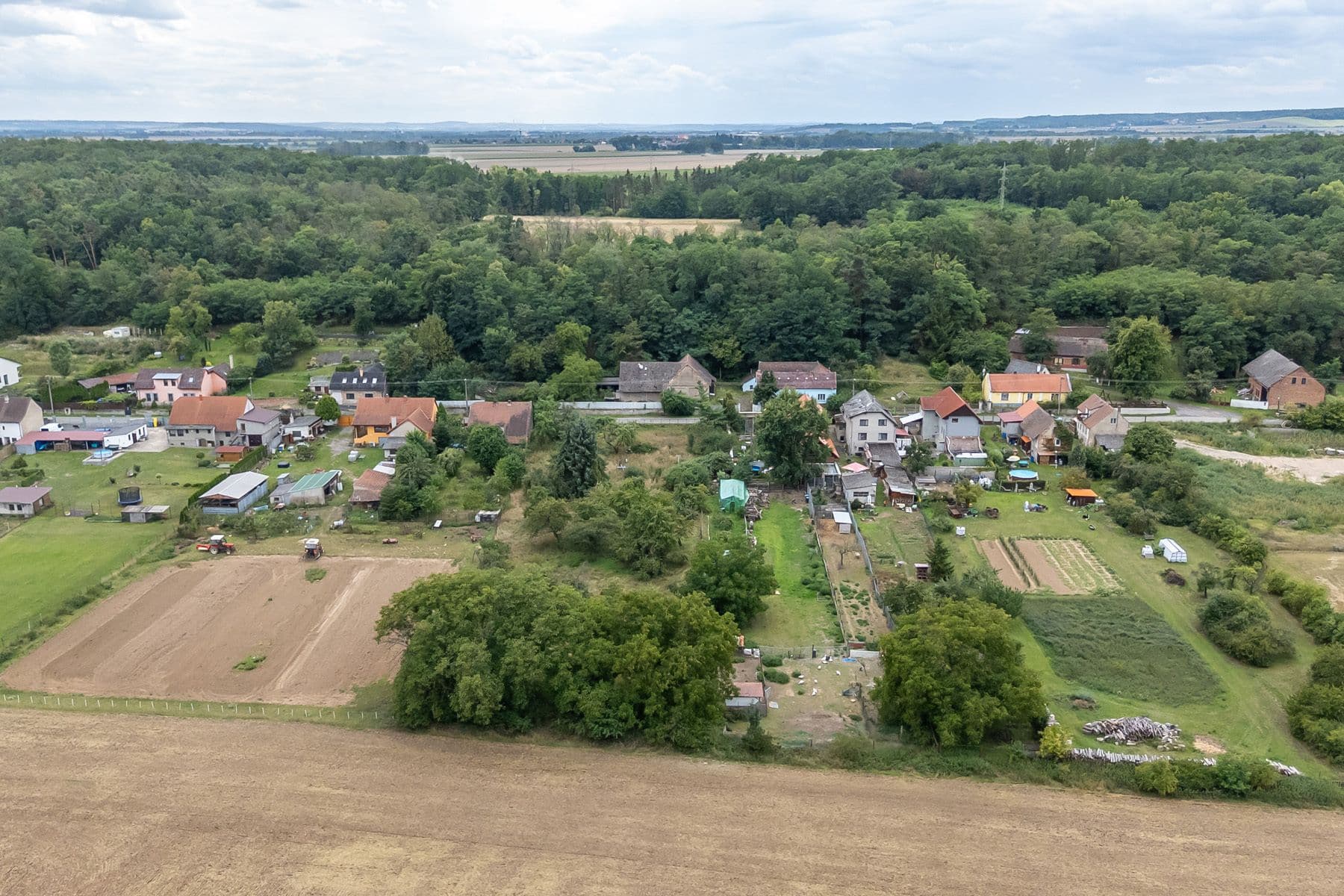 Prodej pozemku 3.823 m², Dolní Beřkovice, Středočeský kraj Prodej pozemku 3.823 m², Dolní Beřkovice, Středočeský kraj