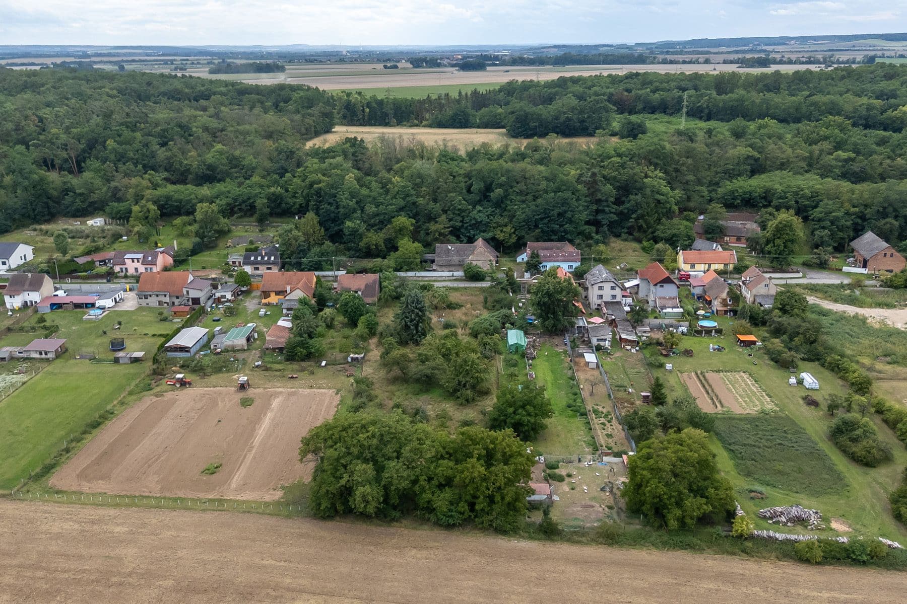 Prodej pozemku 3.823 m², Dolní Beřkovice, Středočeský kraj Prodej pozemku 3.823 m², Dolní Beřkovice, Středočeský kraj