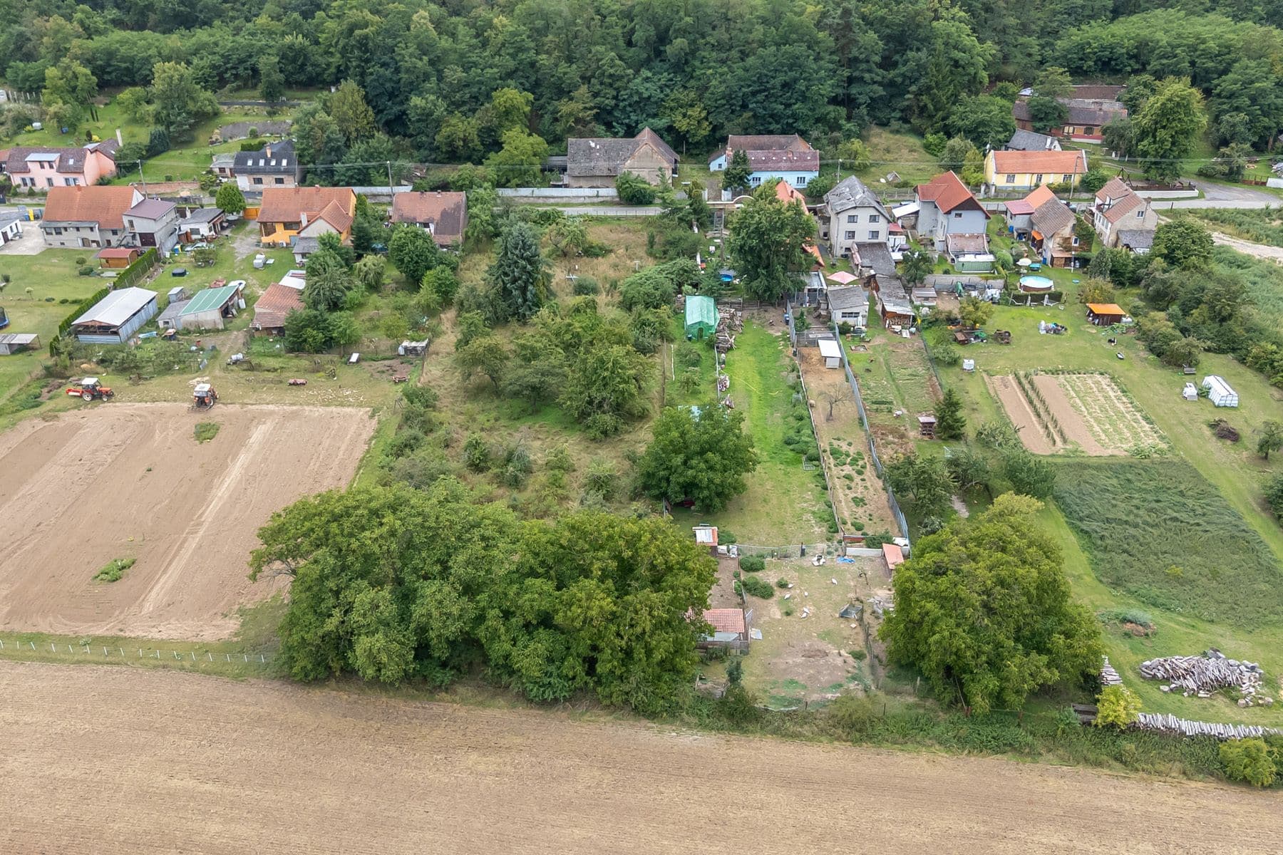 Prodej pozemku 3.823 m², Dolní Beřkovice, Středočeský kraj Prodej pozemku 3.823 m², Dolní Beřkovice, Středočeský kraj