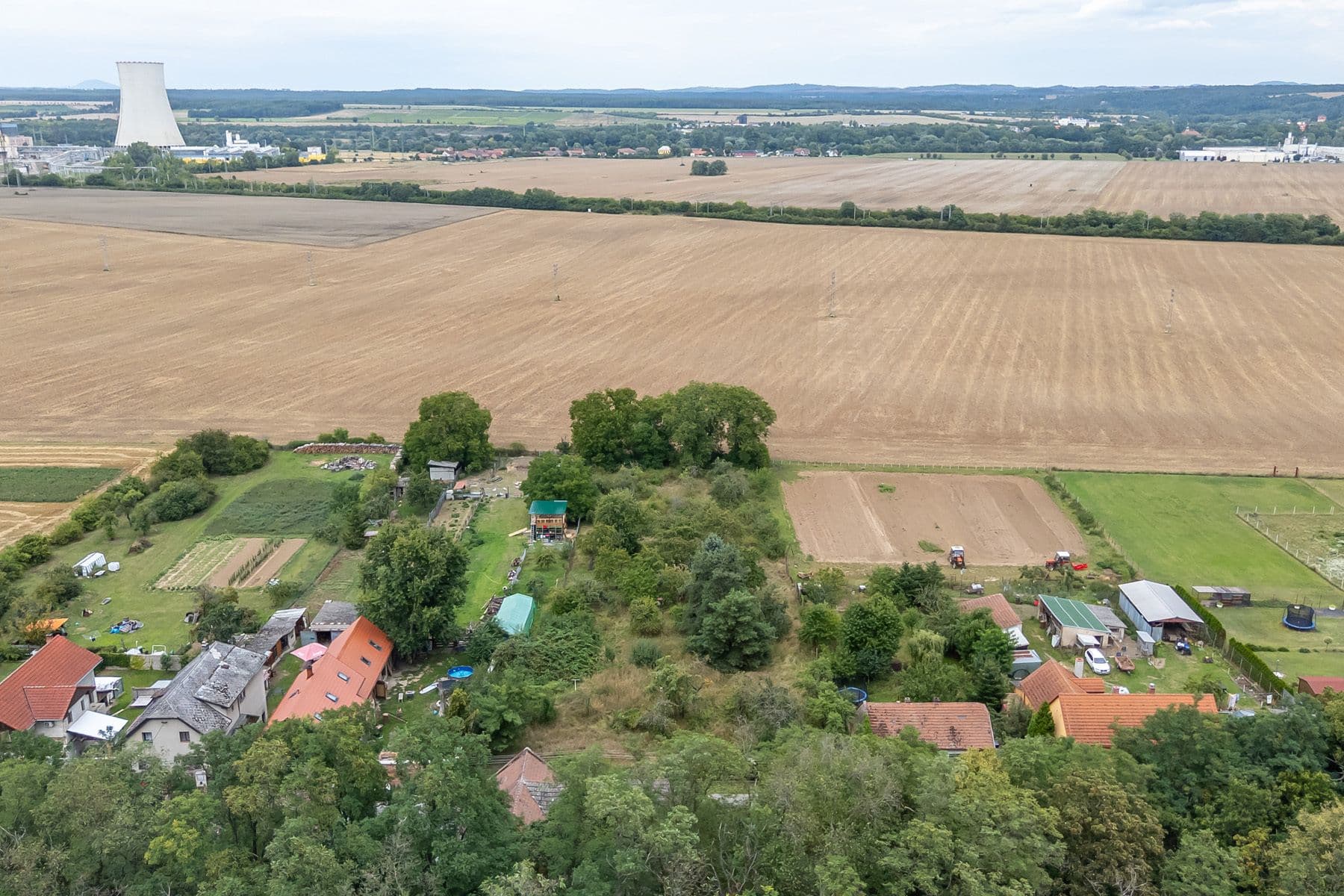 Prodej pozemku 3.823 m², Dolní Beřkovice, Středočeský kraj Prodej pozemku 3.823 m², Dolní Beřkovice, Středočeský kraj