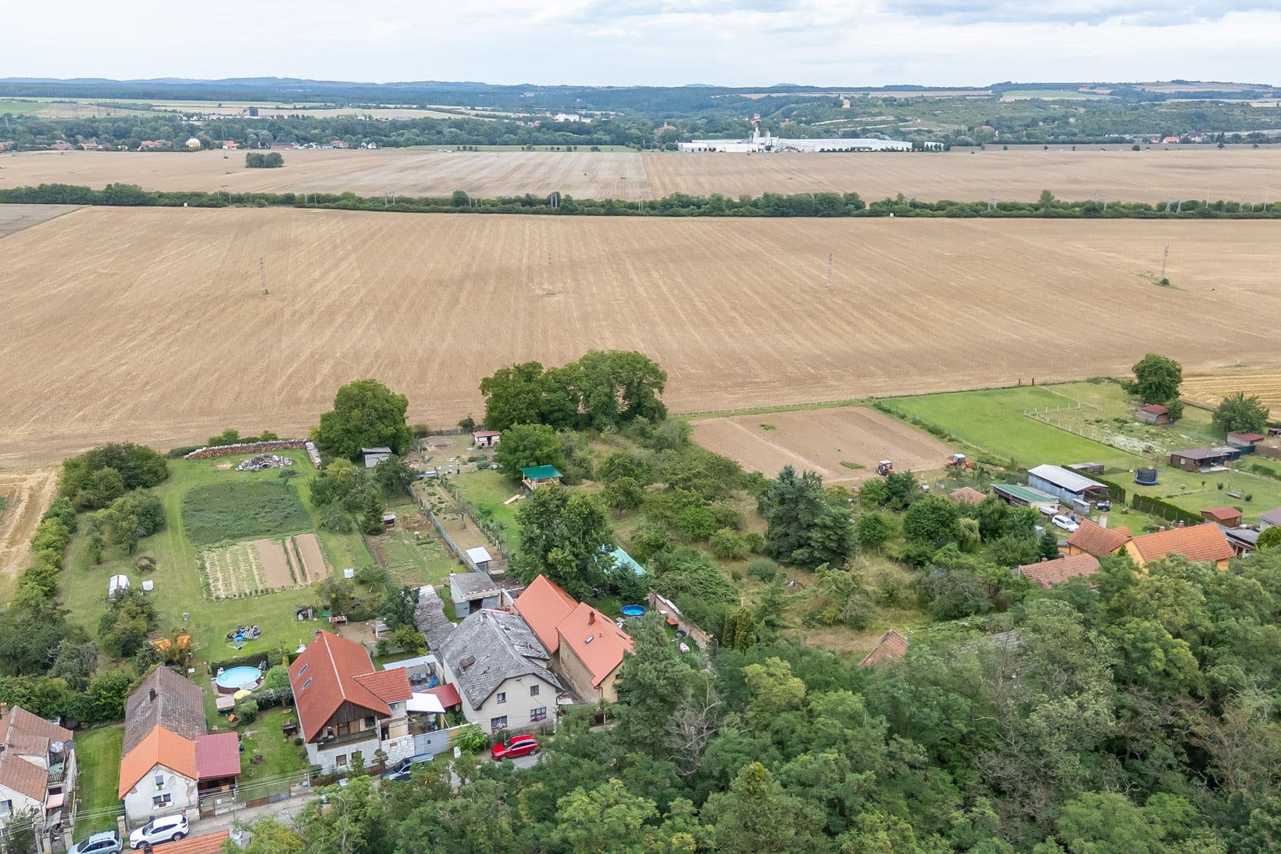 Prodej pozemku 3.823 m², Dolní Beřkovice, Středočeský kraj Prodej pozemku 3.823 m², Dolní Beřkovice, Středočeský kraj