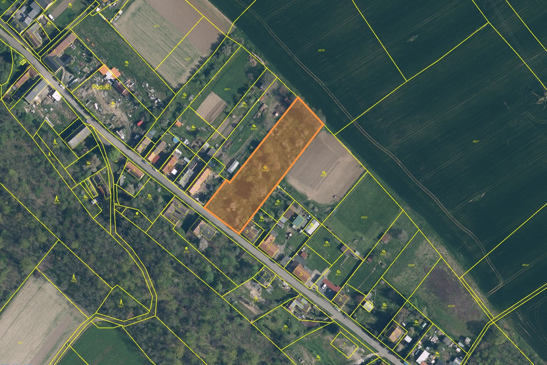 Prodej pozemku 3.823 m², Dolní Beřkovice, Středočeský kraj Prodej pozemku 3.823 m², Dolní Beřkovice, Středočeský kraj