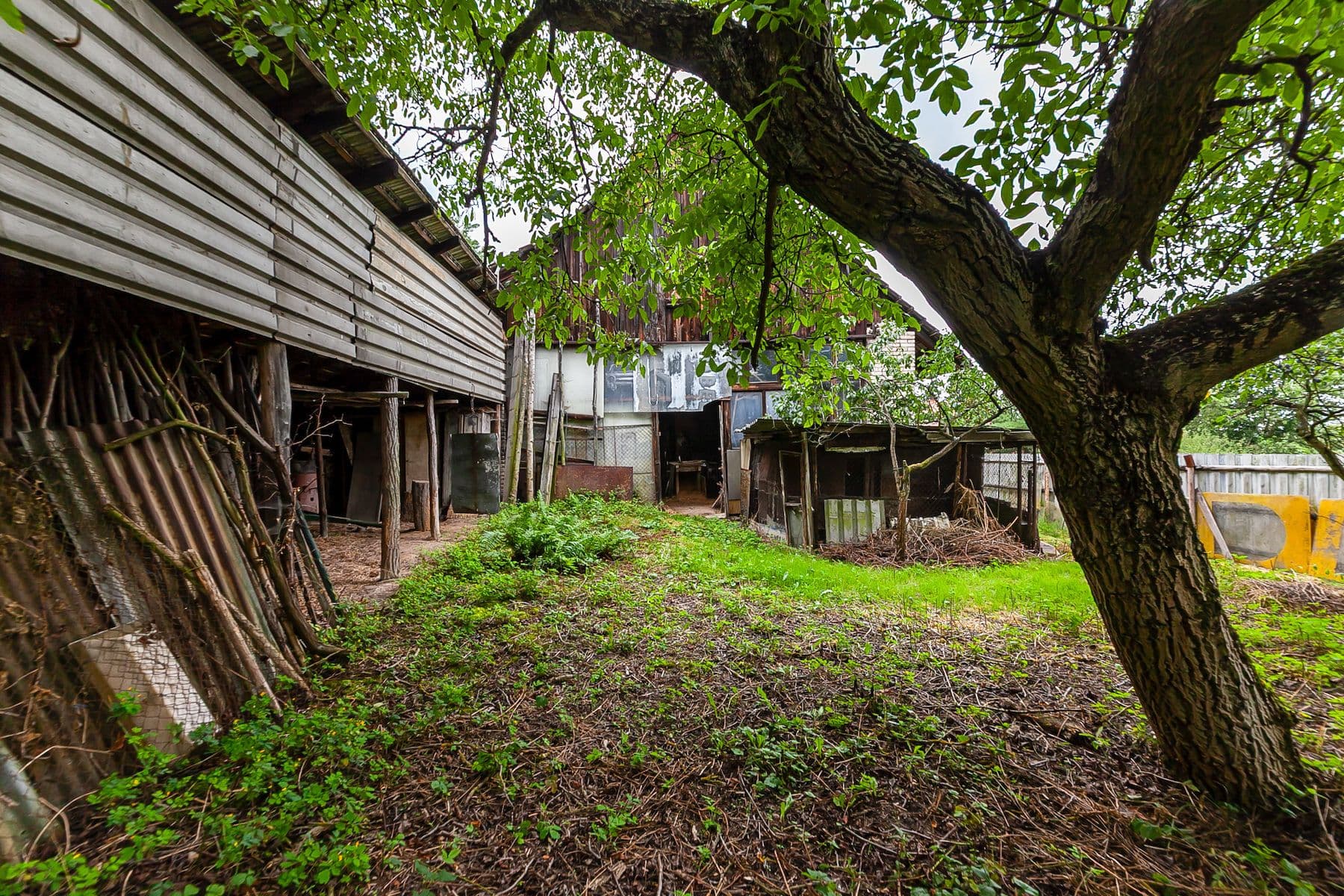 Prodej domu 200 m², pozemek 3.645 m², Dolní Beřkovice, Středočeský kraj Prodej domu 200 m², pozemek 3.645 m², Dolní Beřkovice, Středočeský kraj