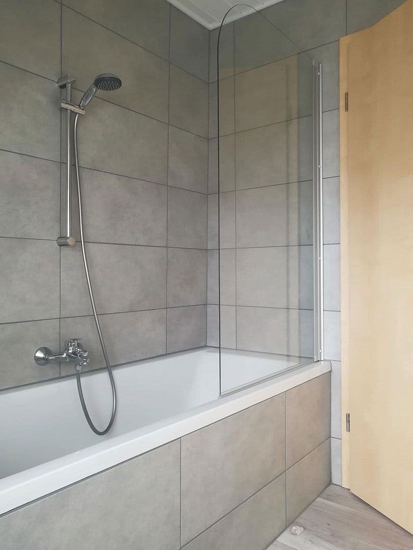 Pronájem bytu 3+1 80 m², Idar-Oberstein, Porýní-Falc Pronájem bytu 3+1 80 m², Idar-Oberstein, Porýní-Falc
