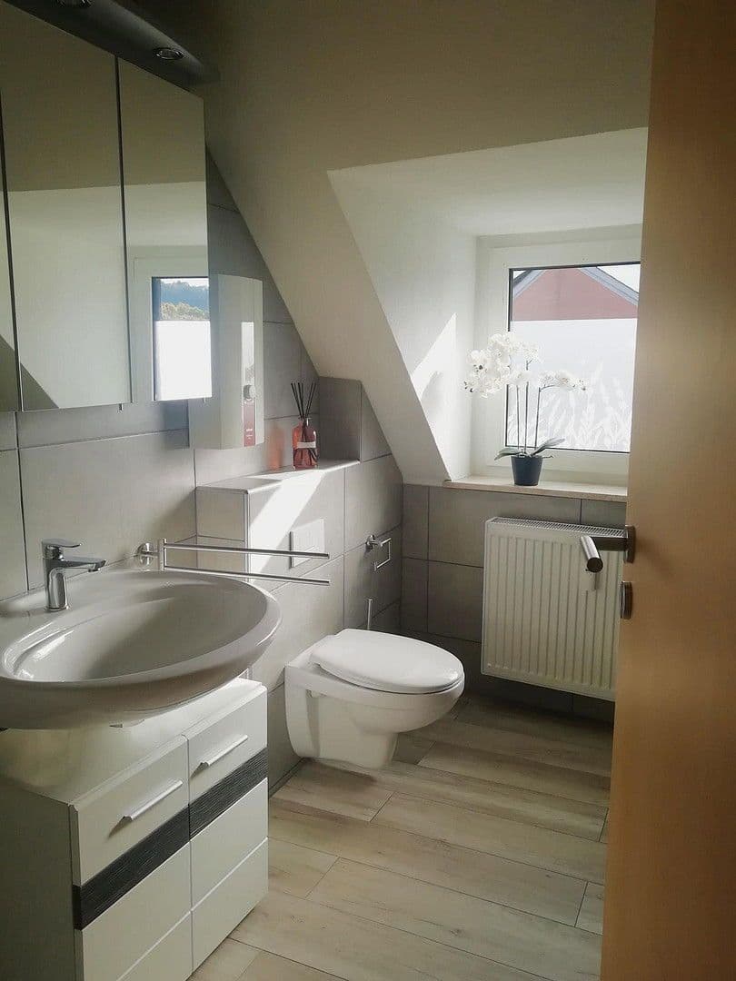 Pronájem bytu 3+1 80 m², Idar-Oberstein, Porýní-Falc Pronájem bytu 3+1 80 m², Idar-Oberstein, Porýní-Falc