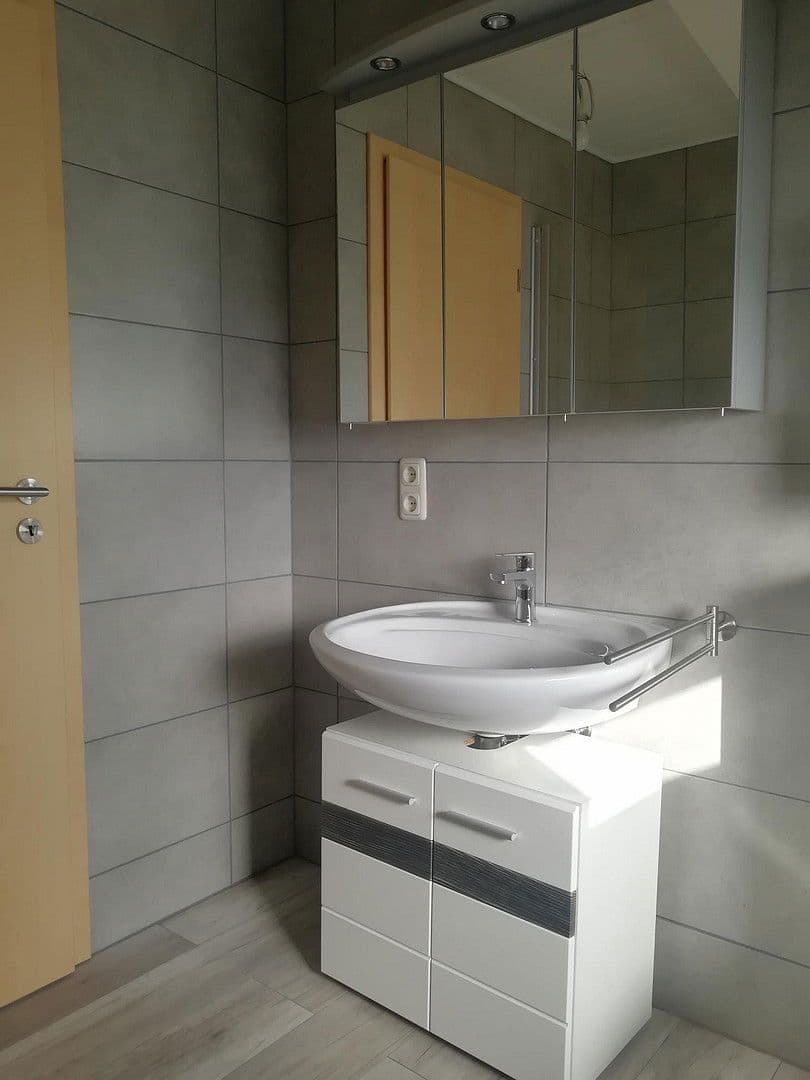 Pronájem bytu 3+1 80 m², Idar-Oberstein, Porýní-Falc Pronájem bytu 3+1 80 m², Idar-Oberstein, Porýní-Falc