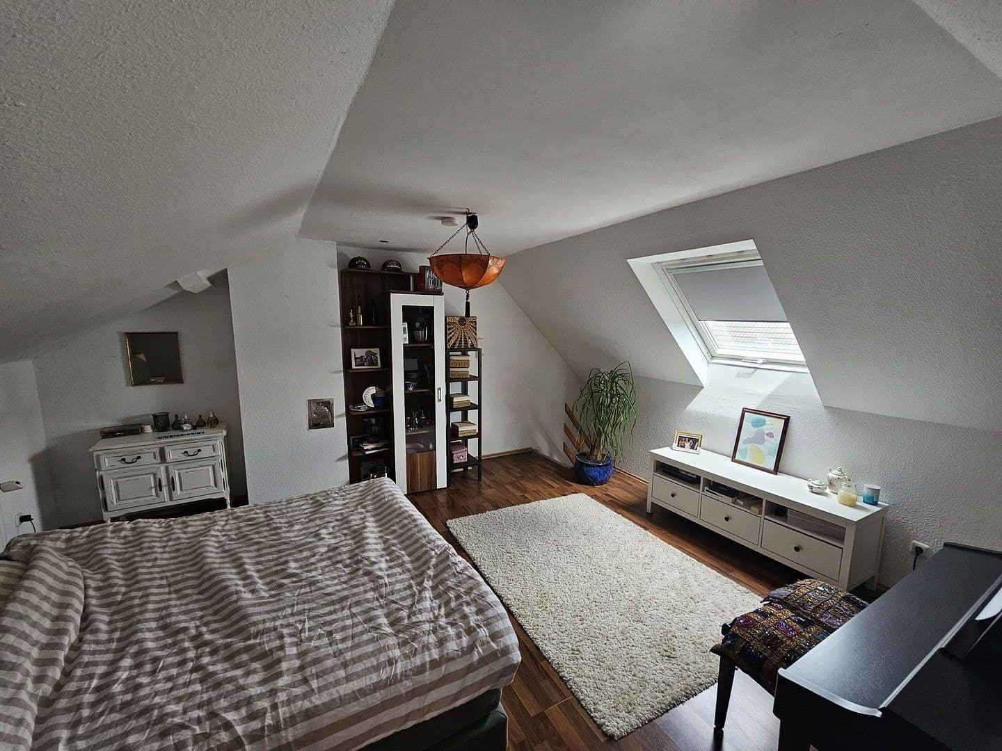 Pronájem bytu 2+1 64 m², Esserstr. 11, Hürth, Severní Porýní-Vestfálsko Pronájem bytu 2+1 64 m², Esserstr. 11, Hürth, Severní Porýní-Vestfálsko