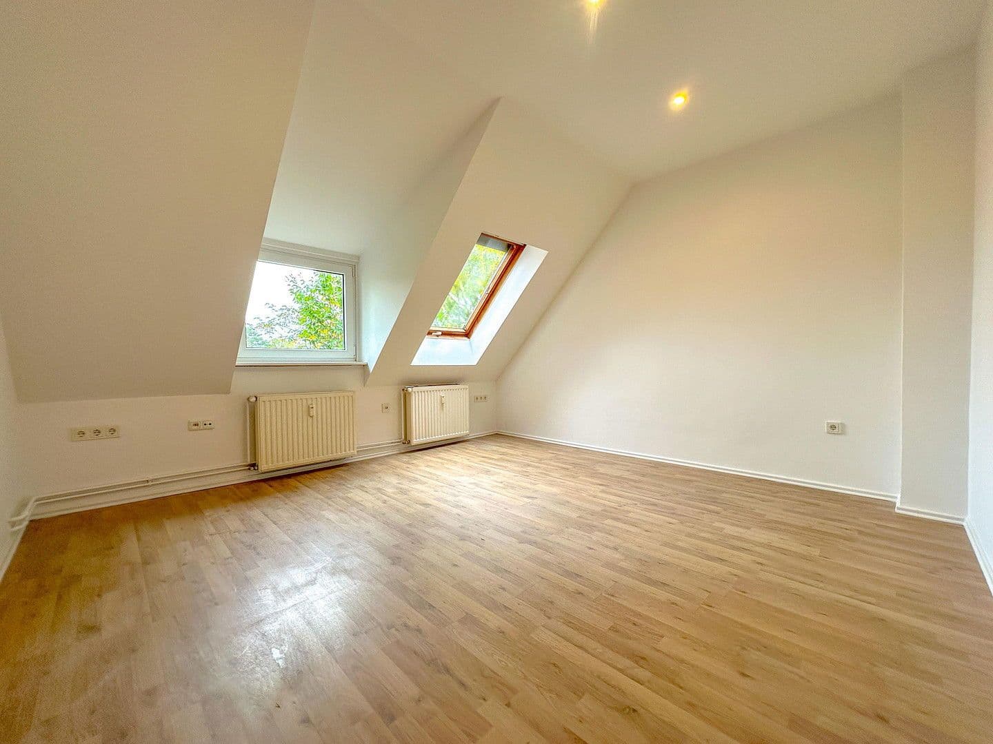 Prodej bytu 3+1 52 m², Bremen, Bremen Prodej bytu 3+1 52 m², Bremen, Bremen