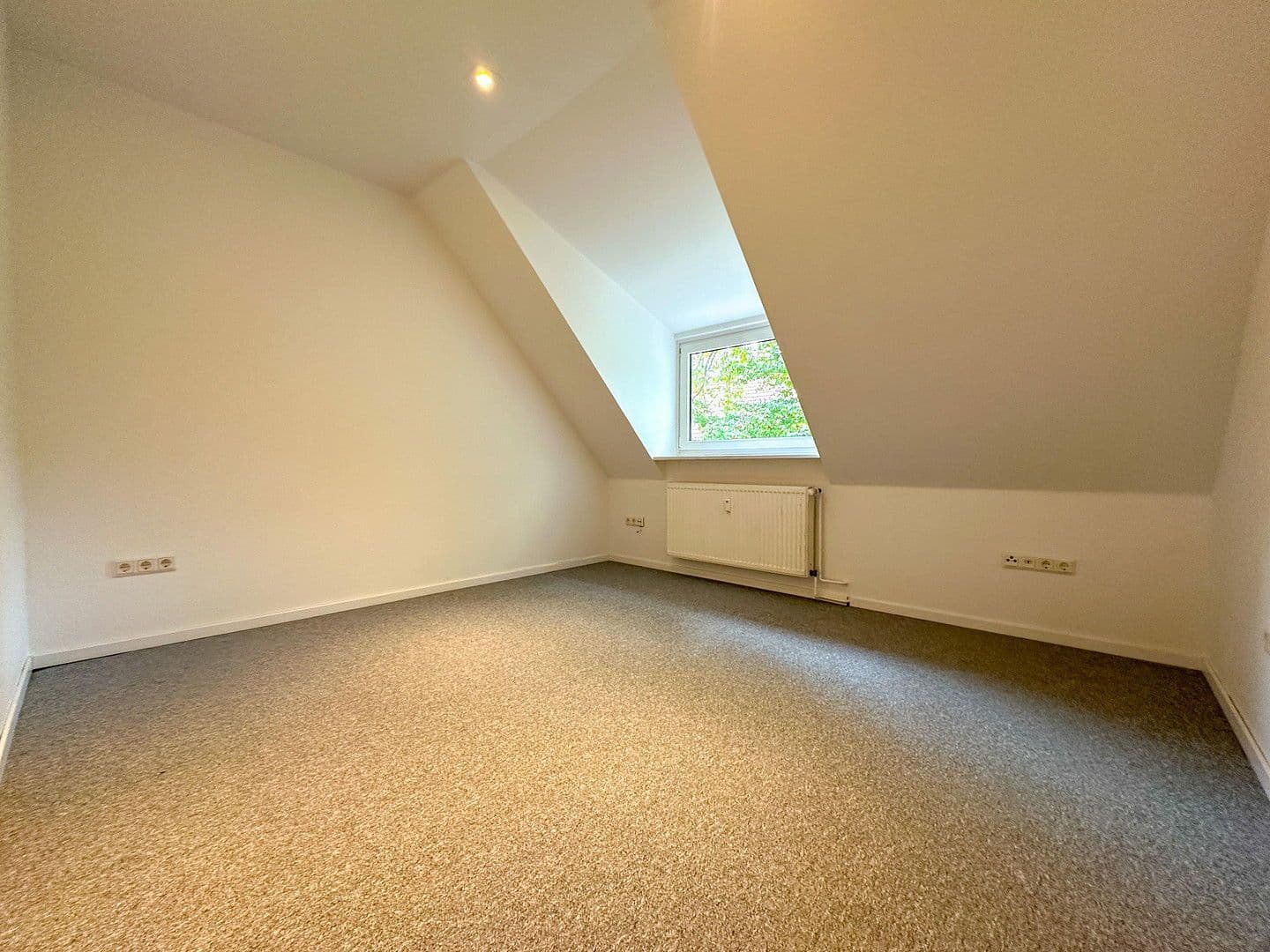 Prodej bytu 3+1 52 m², Bremen, Bremen Prodej bytu 3+1 52 m², Bremen, Bremen