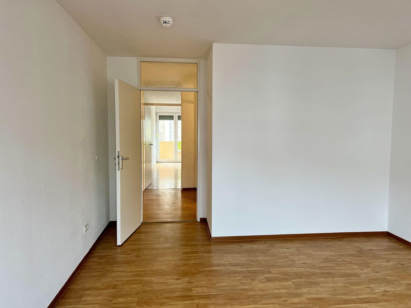 Pronájem bytu 3+1 90 m², Karlsruhe, Bádensko-Württembersko Pronájem bytu 3+1 90 m², Karlsruhe, Bádensko-Württembersko