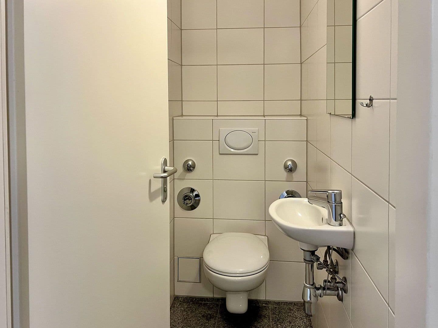 Pronájem bytu 3+1 90 m², Karlsruhe, Bádensko-Württembersko Pronájem bytu 3+1 90 m², Karlsruhe, Bádensko-Württembersko