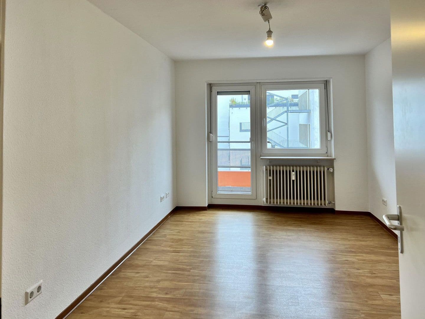 Pronájem bytu 3+1 90 m², Karlsruhe, Bádensko-Württembersko Pronájem bytu 3+1 90 m², Karlsruhe, Bádensko-Württembersko