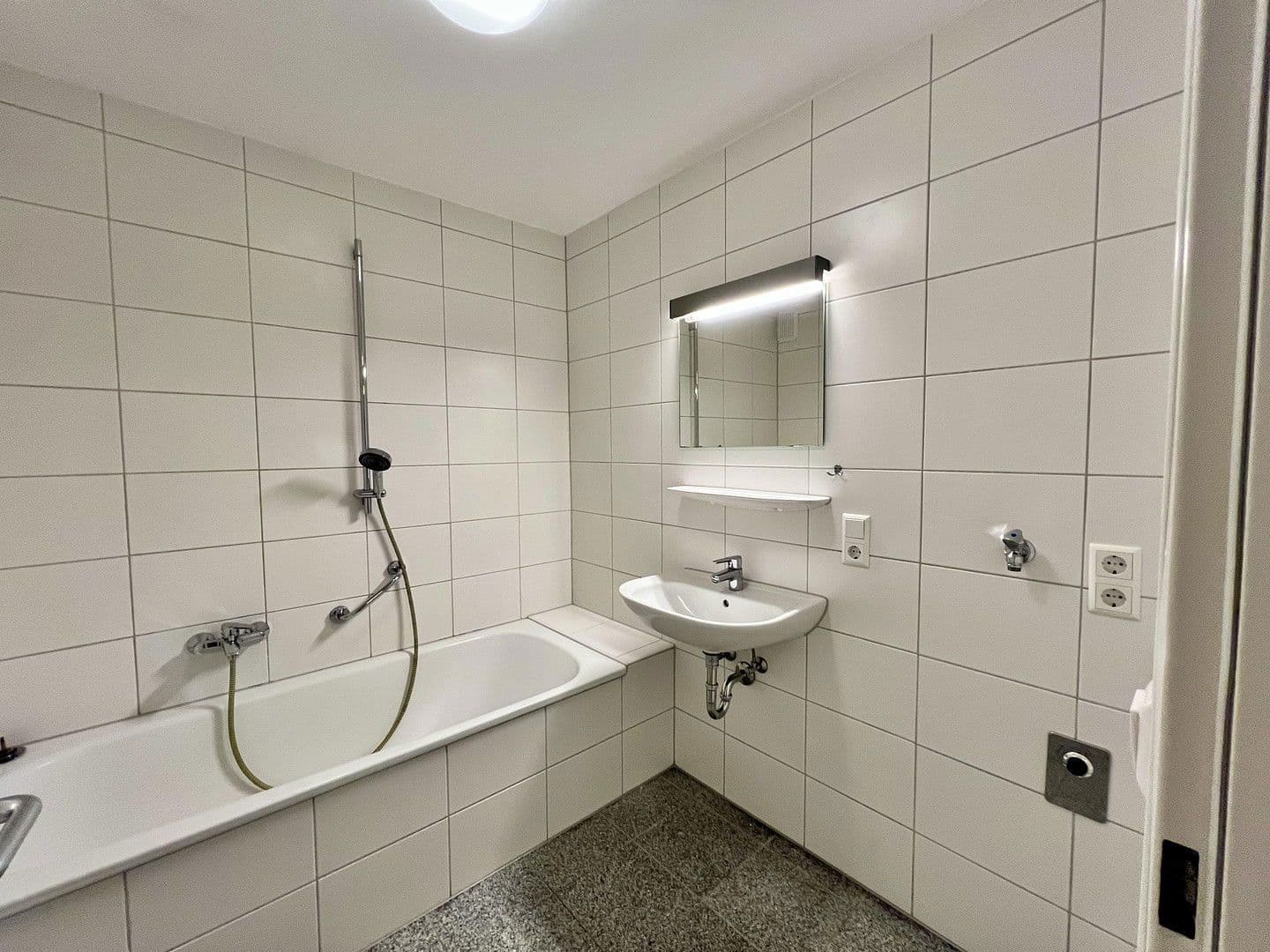 Pronájem bytu 3+1 90 m², Karlsruhe, Bádensko-Württembersko Pronájem bytu 3+1 90 m², Karlsruhe, Bádensko-Württembersko
