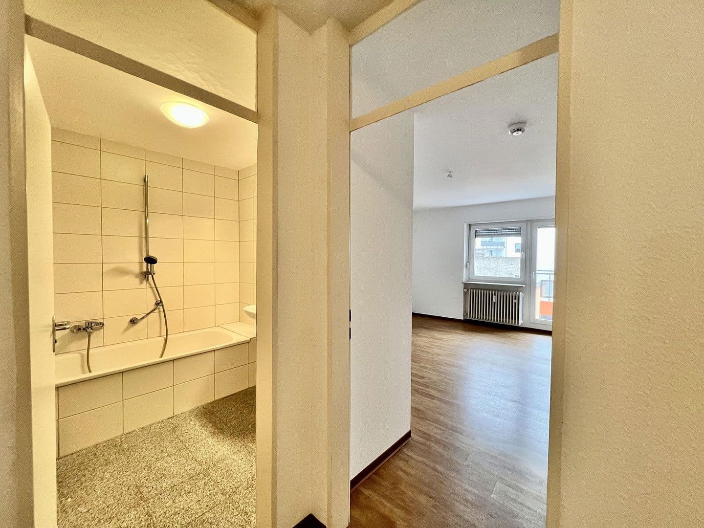 Pronájem bytu 3+1 90 m², Karlsruhe, Bádensko-Württembersko Pronájem bytu 3+1 90 m², Karlsruhe, Bádensko-Württembersko