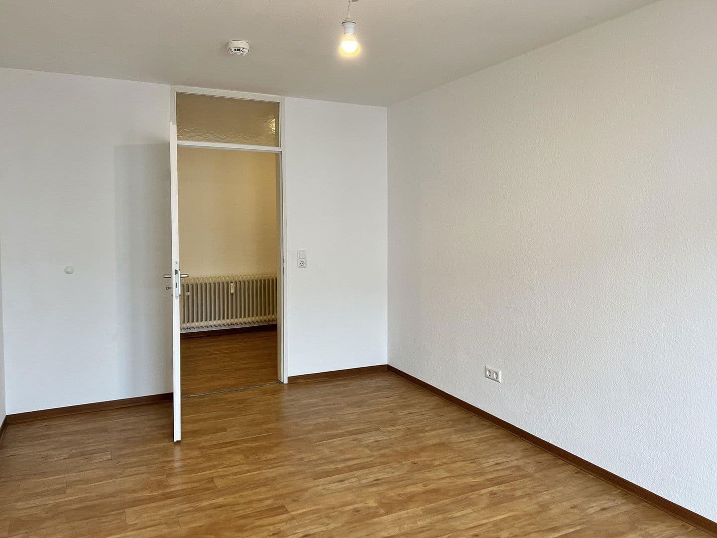 Pronájem bytu 3+1 90 m², Karlsruhe, Bádensko-Württembersko Pronájem bytu 3+1 90 m², Karlsruhe, Bádensko-Württembersko
