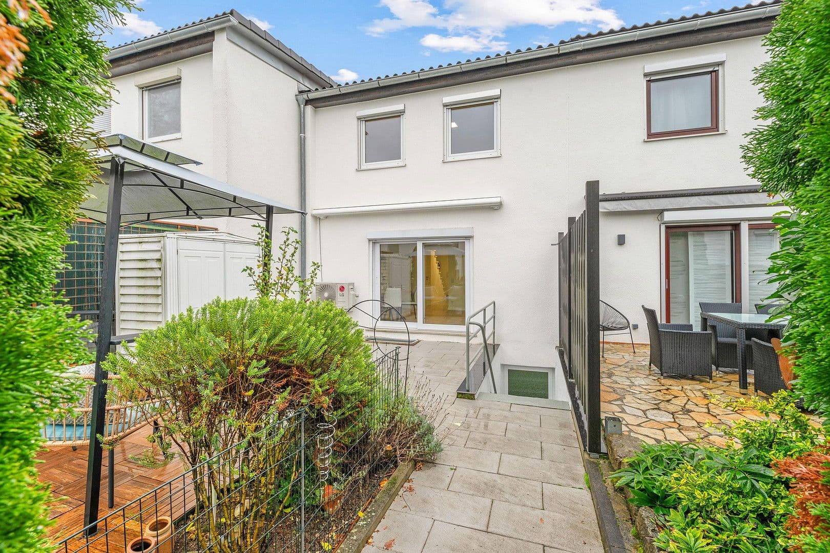 Prodej domu 82 m², pozemek 143 m², Reutlingen, Bádensko-Württembersko Prodej domu 82 m², pozemek 143 m², Reutlingen, Bádensko-Württembersko