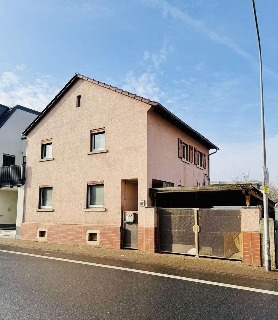 Prodej domu 138 m², pozemek 595 m², Höchster Straße 57, Groß-Umstadt, Hessen Prodej domu 138 m², pozemek 595 m², Höchster Straße 57, Groß-Umstadt, Hessen
