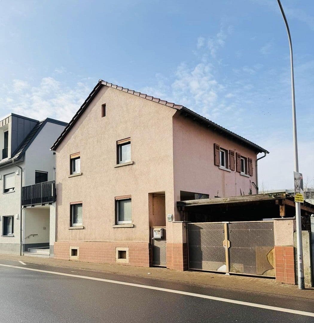 Prodej domu 138 m², pozemek 595 m², Höchster Straße 57, Groß-Umstadt, Hessen Prodej domu 138 m², pozemek 595 m², Höchster Straße 57, Groß-Umstadt, Hessen