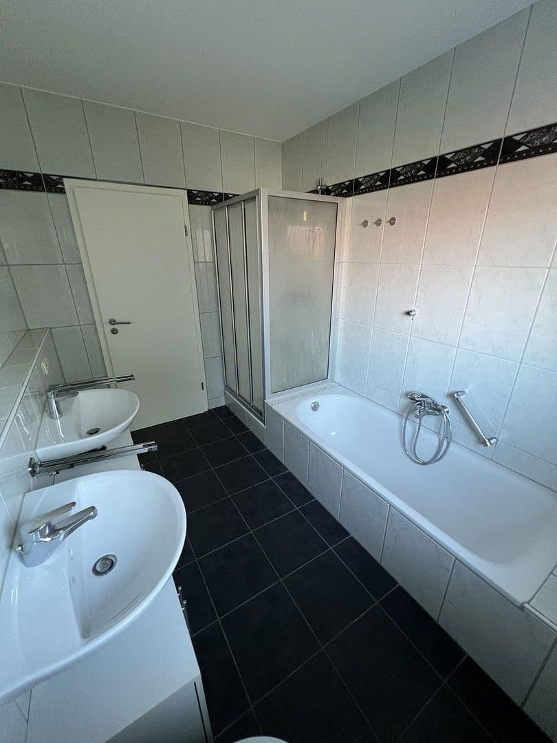 Prodej bytu 3+1 91 m², St. Leon-Rot, Bádensko-Württembersko Prodej bytu 3+1 91 m², St. Leon-Rot, Bádensko-Württembersko