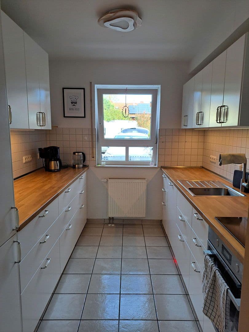 Pronájem domu 145 m², pozemek 220 m², An den Niederwiesen 65, Kassel, Hessen Pronájem domu 145 m², pozemek 220 m², An den Niederwiesen 65, Kassel, Hessen