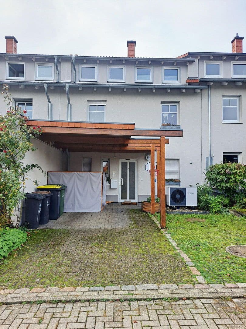 Pronájem domu 145 m², pozemek 220 m², An den Niederwiesen 65, Kassel, Hessen Pronájem domu 145 m², pozemek 220 m², An den Niederwiesen 65, Kassel, Hessen