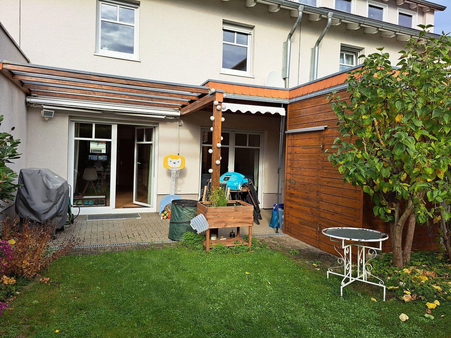 Pronájem domu 145 m², pozemek 220 m², An den Niederwiesen 65, Kassel, Hessen Pronájem domu 145 m², pozemek 220 m², An den Niederwiesen 65, Kassel, Hessen