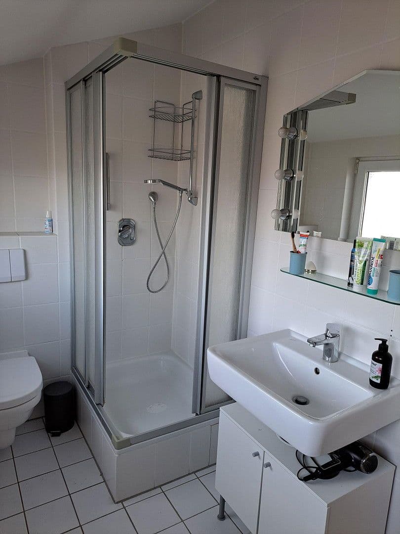 Pronájem domu 145 m², pozemek 220 m², An den Niederwiesen 65, Kassel, Hessen Pronájem domu 145 m², pozemek 220 m², An den Niederwiesen 65, Kassel, Hessen