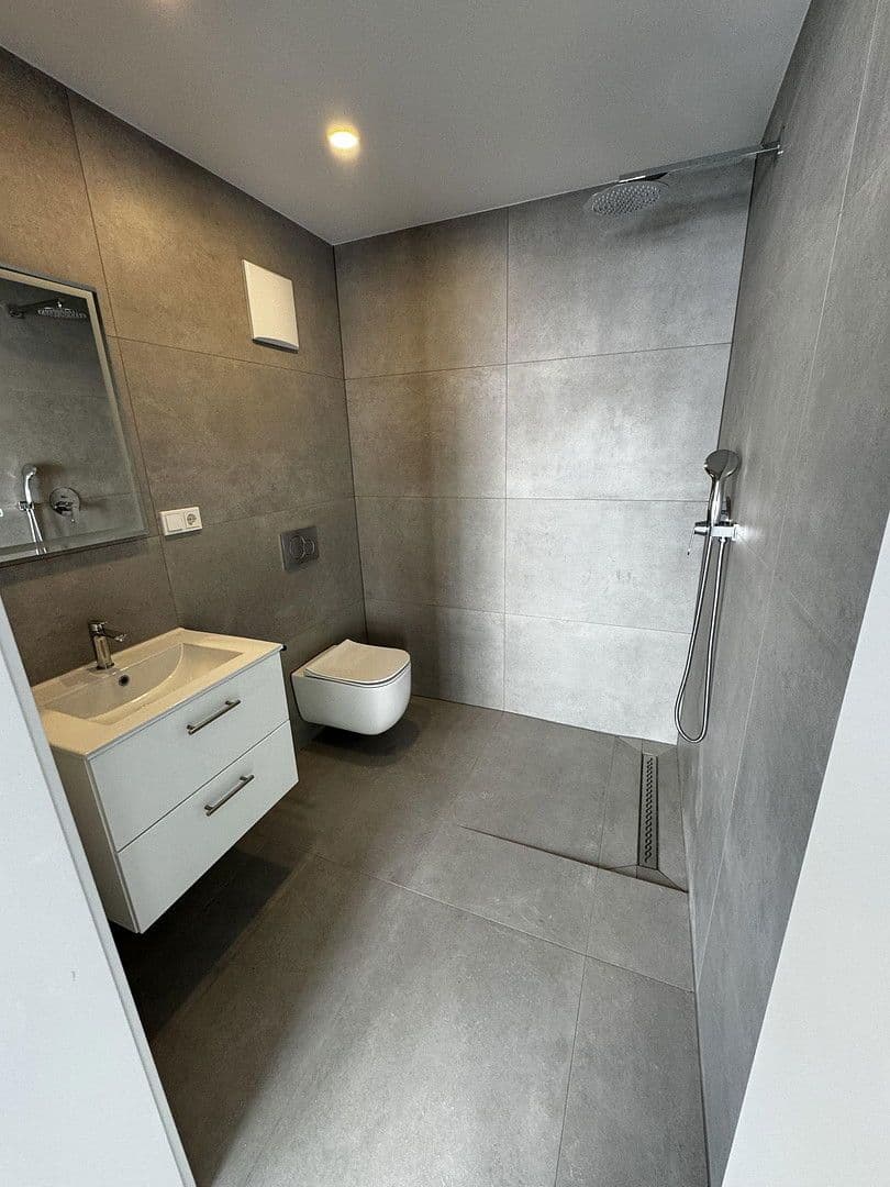 Pronájem bytu 1+1 45 m², Düsseldorfer Strasse 3, Köln, Severní Porýní-Vestfálsko Pronájem bytu 1+1 45 m², Düsseldorfer Strasse 3, Köln, Severní Porýní-Vestfálsko