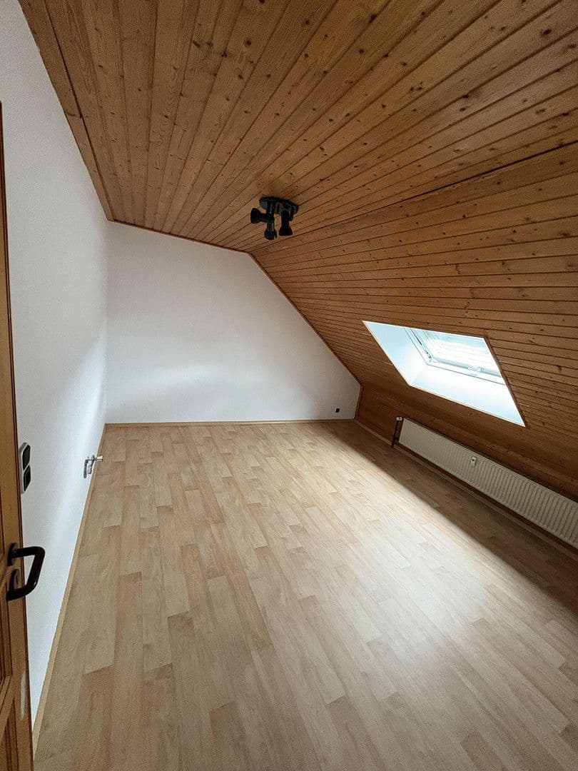 Pronájem bytu 3+1 120 m², Ermreus 28, Kunreuth, Bavorsko Pronájem bytu 3+1 120 m², Ermreus 28, Kunreuth, Bavorsko