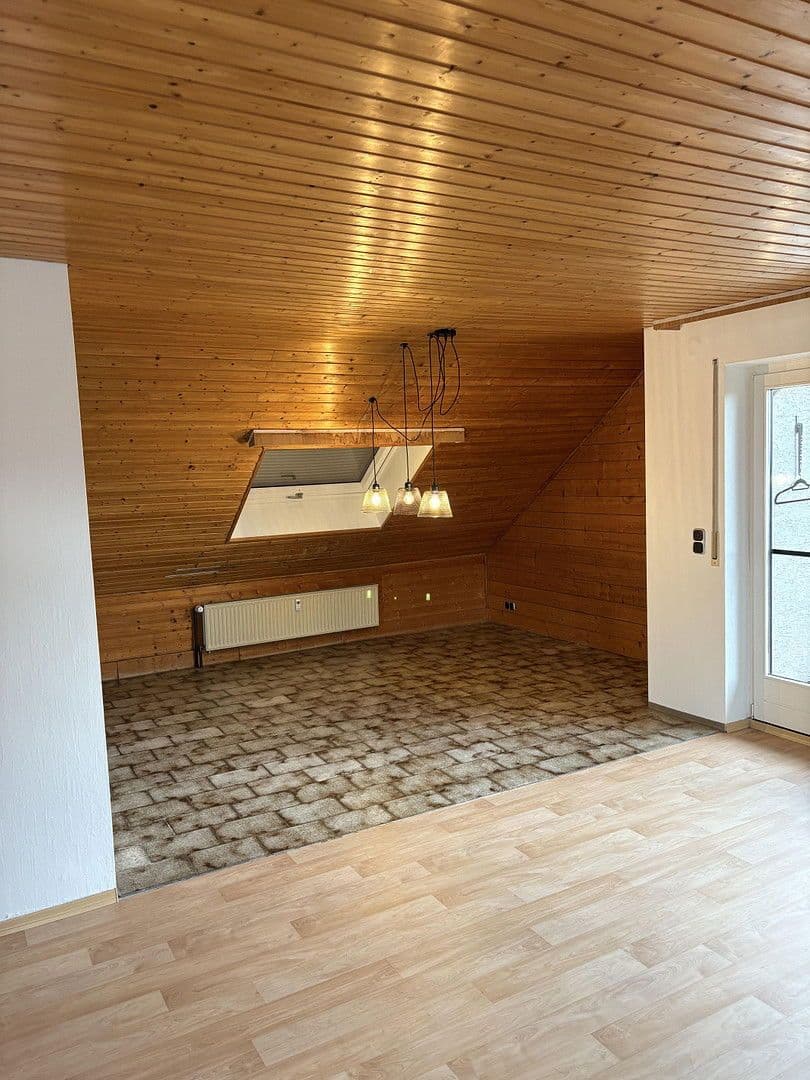 Pronájem bytu 3+1 120 m², Ermreus 28, Kunreuth, Bavorsko Pronájem bytu 3+1 120 m², Ermreus 28, Kunreuth, Bavorsko