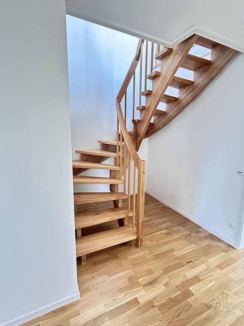 Pronájem bytu 3+1 90 m², München, Bavorsko Pronájem bytu 3+1 90 m², München, Bavorsko